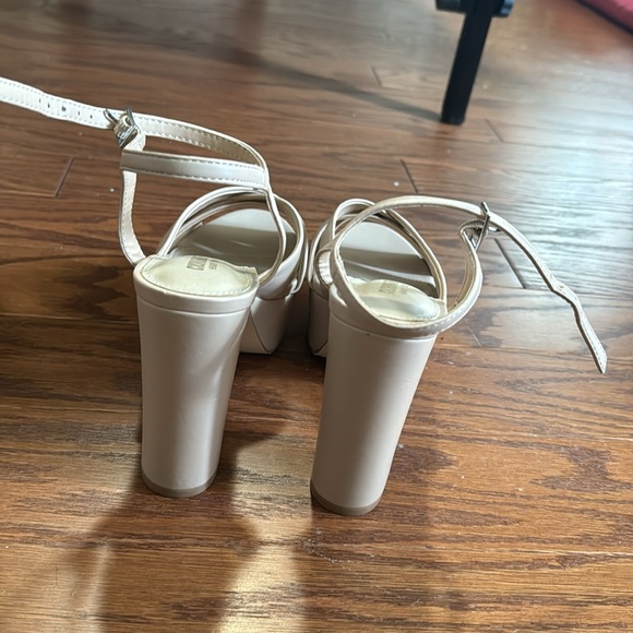 Cushionaire platform neude open toe heels - Picture 3 of 5